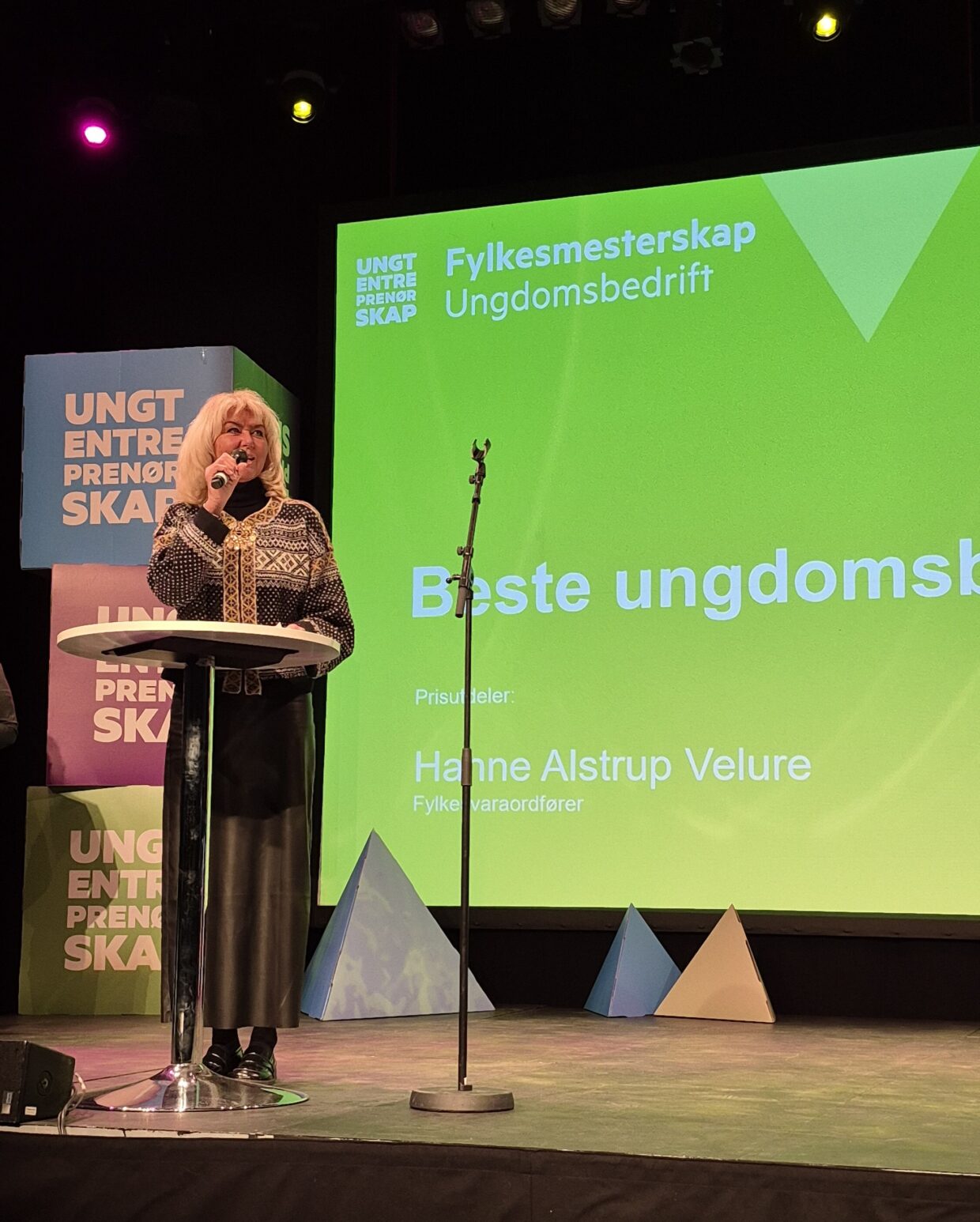 Prisutdeler Velure 3